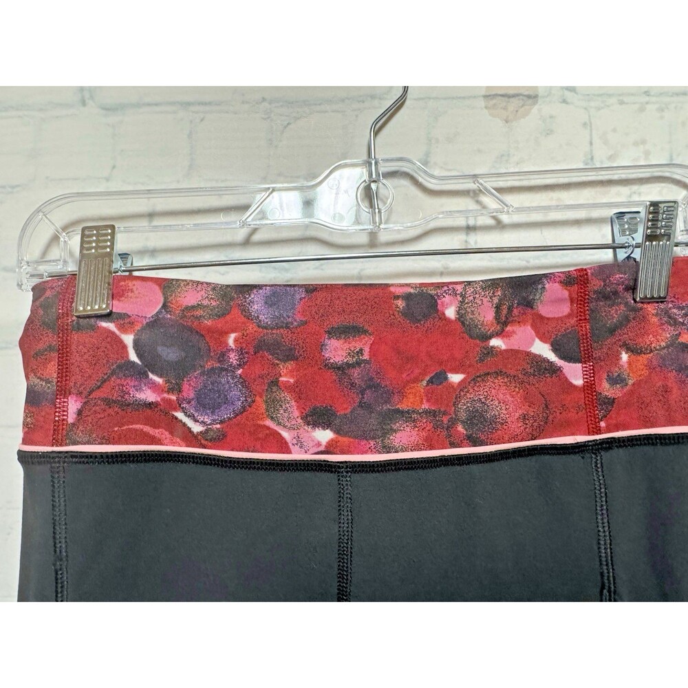 LULULEMON black ruched ruffle leggings size 4 Side pockets red band - Picture 2 of 9